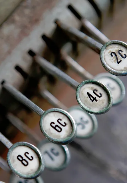 Currency machine with numbers