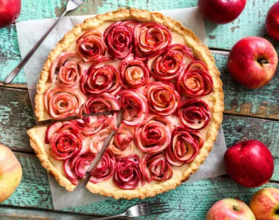 Apple pie on table