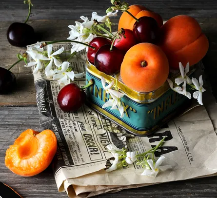 Fruit, newpaper, old newspaper, jar