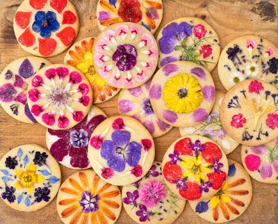 Floral decorated cookies
