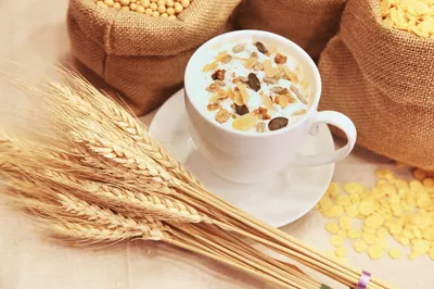 Hot beverage and cereal