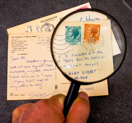 Stamp magnification postal