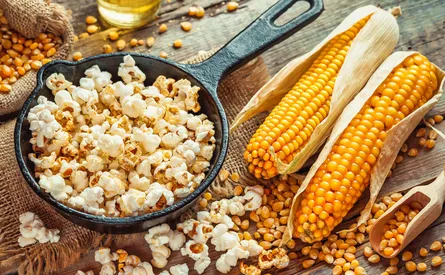 Corn on cob, pan on table