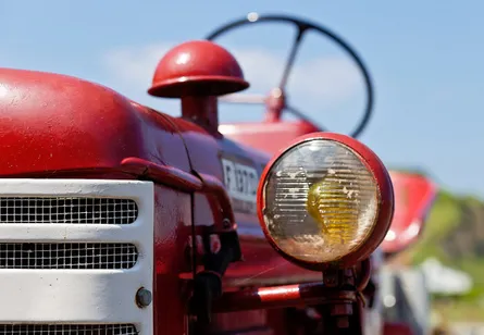 Old red tractor 67 32