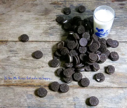 Oreo cookies with milk
