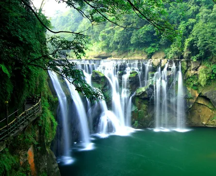 Shifen waterfall 68 46